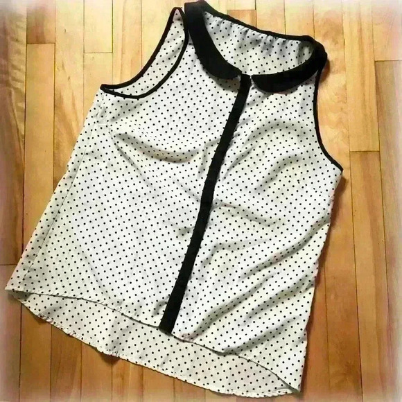 Sleeveless Polka Dots Blouse - Picture 4 of 5